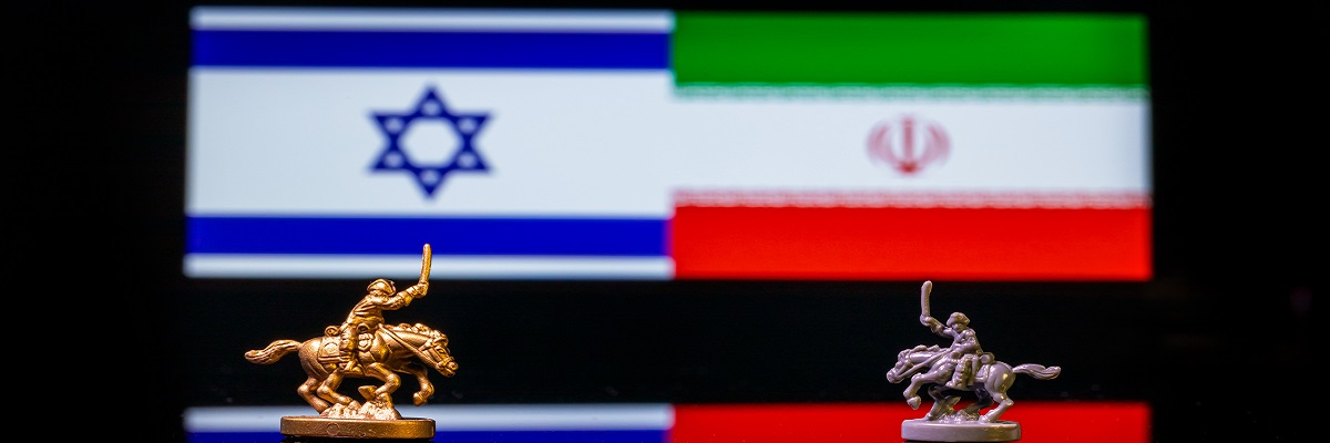 Two equestrian figures in front of the flags of Iran and Israel.