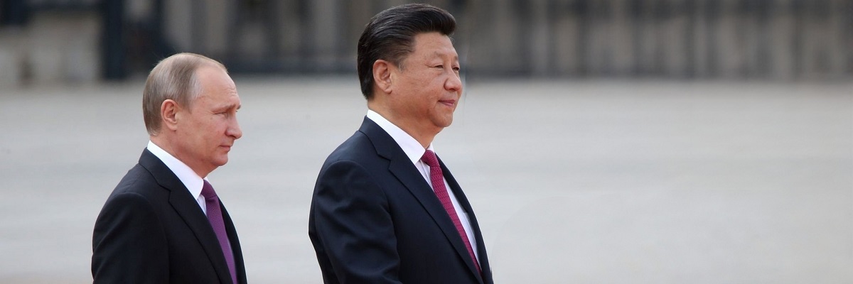 Russian President Vladimir Putin (L) and Chinese President Xi Jinping (R) attend the welcoming ceremony in Beijing, China, June 25, 2016.