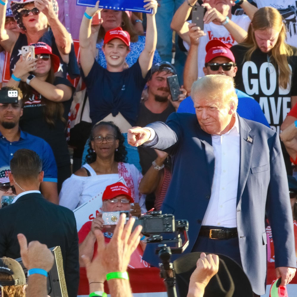 The red wave is coming to Arizona in 2022. Starting at 6 am on Sunday, thousands of Trump supporters lined their cars outside the event, hoping to be one of the first people inside the Trump Rally.