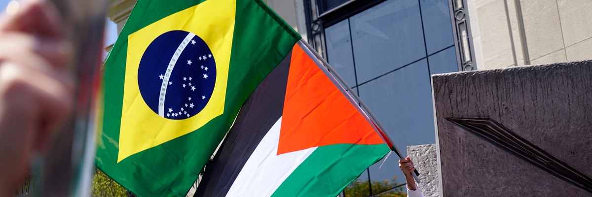 São Paulo, SP, Brasil. Octubre 22, 2023. La gente participa en una manifestación contra la ofensiva militar de Israel en la Franja de Gaza en Sao Paulo, Brasil, el 22 de octubre de 2023.