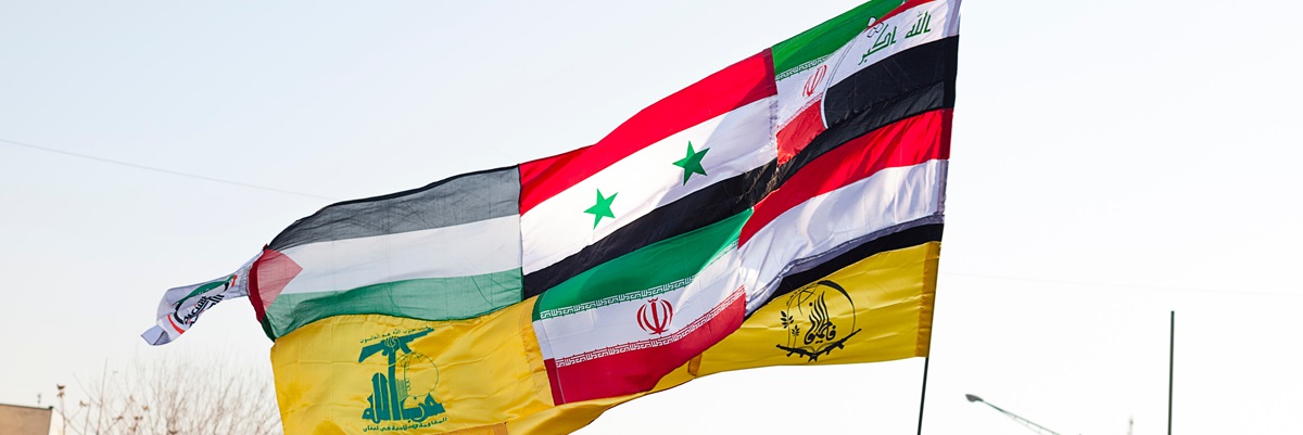 Les drapeaux des groupes de résistance alliés avec l'Iran, les drapeaux du Hamas, du Hezbollah, du Yémen, de l'Irak, des Fatimides, du soulèvement populaire et de la République islamique d'Iran réunis. Iran Téhéran, 7 janvier 2020.