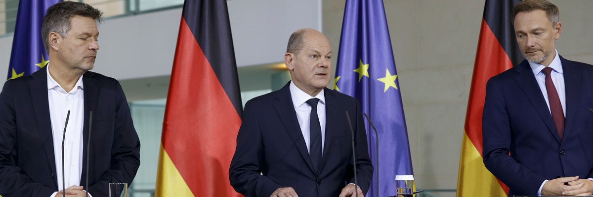 Berlin, Allemagne, le 15 novembre 2023. Le chancelier fédéral Olaf Scholz, le ministre fédéral de l'Économie, Robert Habeck, et le ministre des Finances Christian Lindner, lors d'une conférence de presse à la Chancellerie.