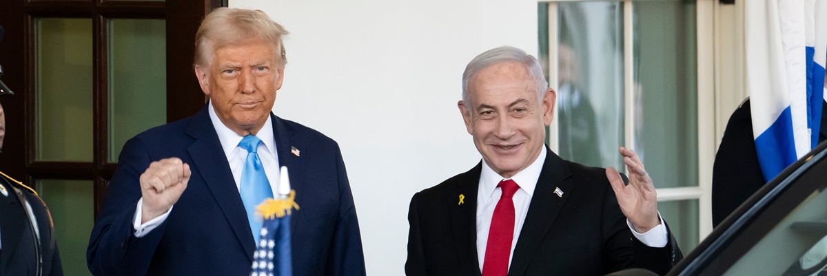 워싱턴 D.C., 미국 – 2025년 2월 4일: 도널드 트럼프 미국 대통령이 백악관에 도착해 베냐민 네타냐후 이스라엘 총리를 맞이하고 있습니다.