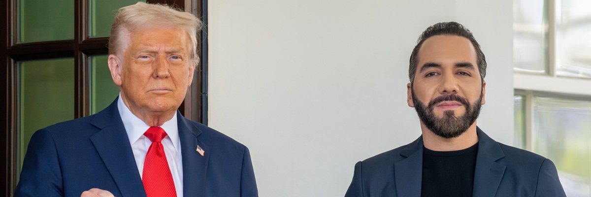 Washington,DC, États-Unis, avril 14 2025, le président Donald J Trump salue le président d'El Salvador Nayib Bukele devant l'aile ouest de la Maison Blanche