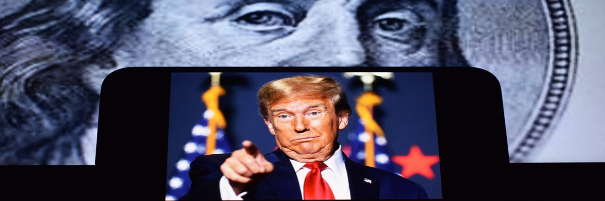 US President Donald Trump and Benjamin Franklin's portrait on the back of the $100 bill. Trump imposes additional tariffs on many countries. New York. U.S. 20.04.2025