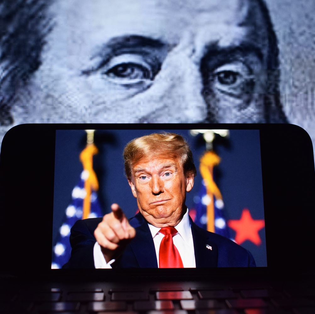 US President Donald Trump and Benjamin Franklin's portrait on the back of the $100 bill. Trump imposes additional tariffs on many countries. New York. U.S. 20.04.2025