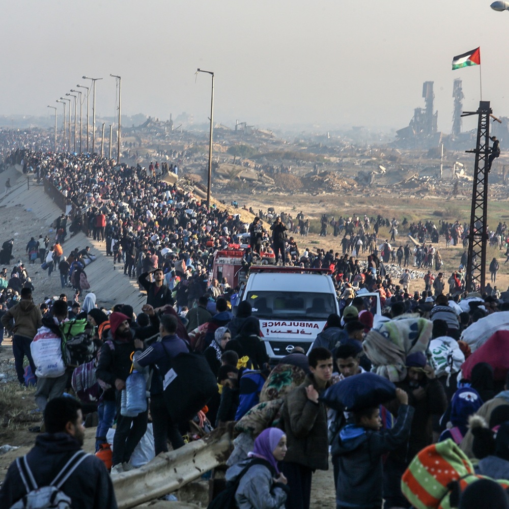 Displaced Palestinians return to their homes in Gaza City and the north via Netzarim after a year and a half of displacement, as part of the ceasefire agreement, on January 26, 2025.
