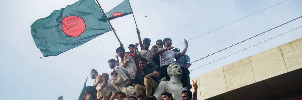 5th August 2024. Dhaka, Bangladesh. The people of Bangladesh celebrate the resign of Prime Minister Sheikh Hasina and people honor the Bangladesh Army.