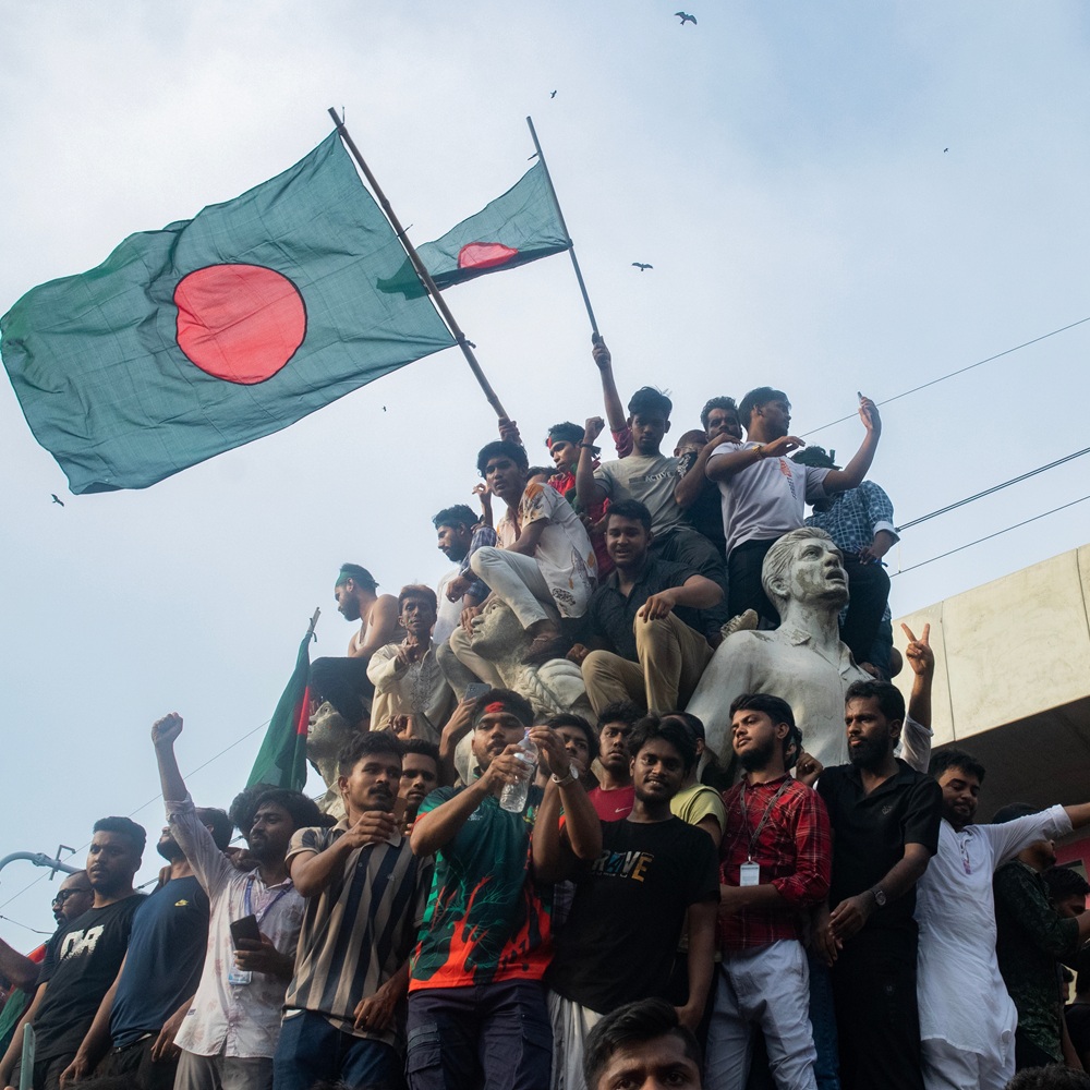5th August 2024. Dhaka, Bangladesh. The people of Bangladesh celebrate the resign of Prime Minister Sheikh Hasina and people honor the Bangladesh Army.