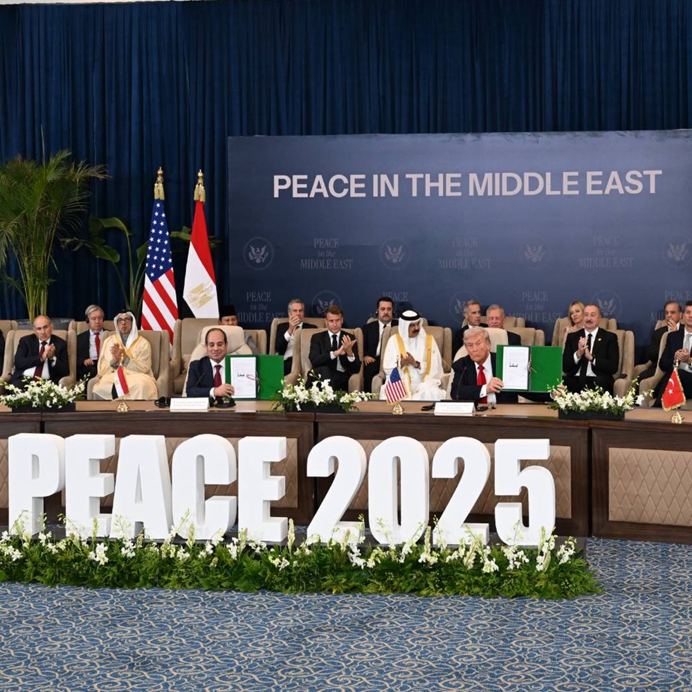 Cumbre por la Paz de Sharm El Sheikh: Acuerdo para poner fin a la guerra en Gaza, 13 de octubre de 2025. Foto de Roman Ismayilov. President.az, CC BY 4.0 <https://creativecommons.org/licenses/by/4.0>, vía Wikimedia Commons